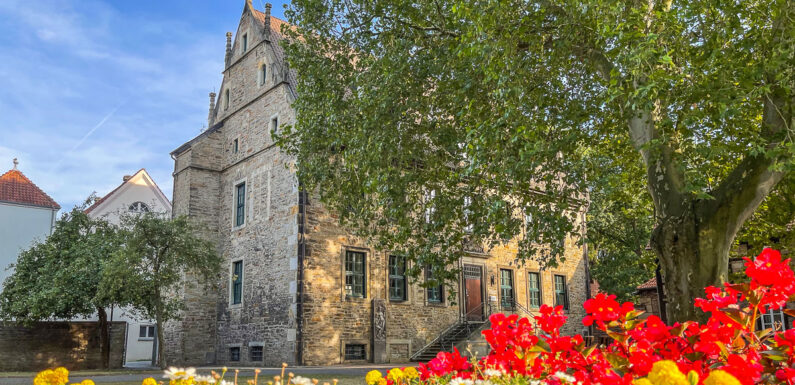 „Zug ins Paradies“: Lesung in der Stadtbücherei Stadthagen