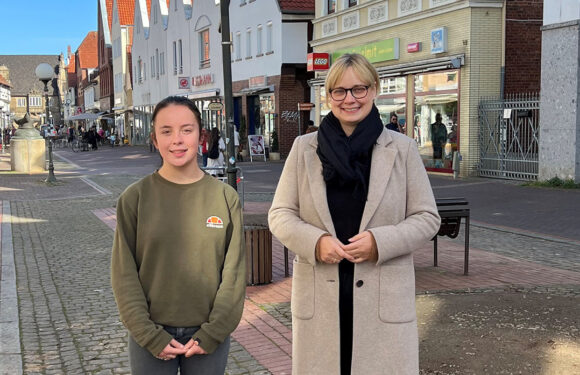 „Hinter die Kulissen blicken“: Schülerin aus Lauenau absolviert zweiwöchiges Praktikum im Bürgerbüro von Marja-Liisa Völlers