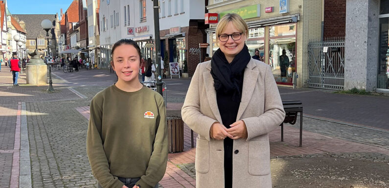 „Hinter die Kulissen blicken“: Schülerin aus Lauenau absolviert zweiwöchiges Praktikum im Bürgerbüro von Marja-Liisa Völlers