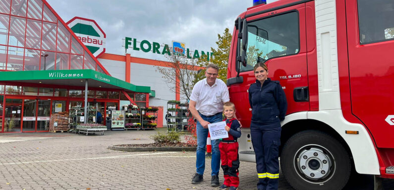 Handschuhe und Geld für Latzhosen zur Unterstützung der Kinderfeuerwehr „Kleine Feuerlöscher“
