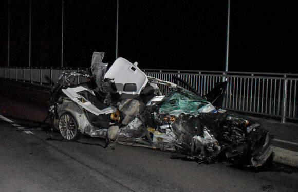 Audi prallt gegen Mittellandkanal-Brücke und wird völlig zerstört