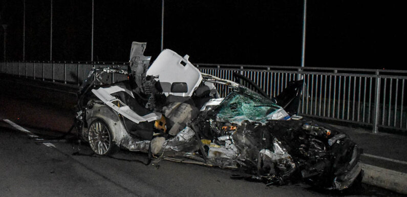 Audi prallt gegen Mittellandkanal-Brücke und wird völlig zerstört