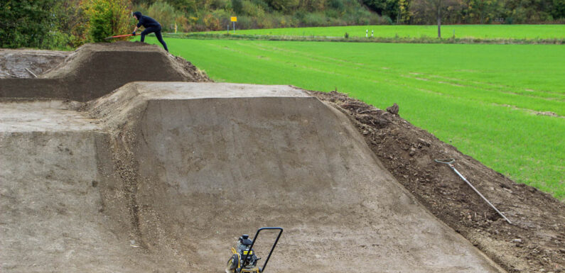 Schwung holen vor dem großen Tricksprung: Neuer Dirtpark in Bückeburg soll noch diesen Monat eröffnet werden