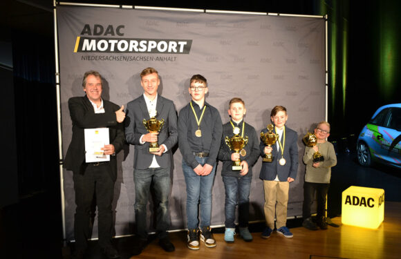 SMC-Vorsitzender Olaf Tegeler und Kartfahrer auf ADAC-Gala geehrt