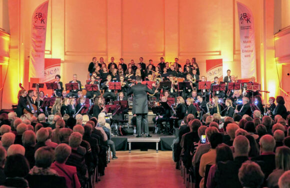 “Geschichten von Fledermaus und Strauss”: Konzert mit Blasorchester Krainhagen und dem Schaumburger Jugendchor