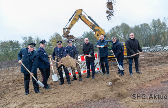 Stadthagen: Spatenstich zur Erweiterung der Feuerwehrtechnischen Zentrale