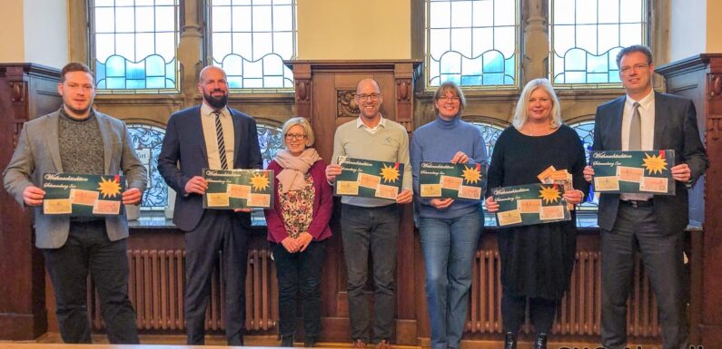 Stadtmarketingvereine Bückeburg, Rinteln und Stadthagen starten Weihnachtsaktion „Elf Schaumburg-Fünfer zum Preis von zehn“