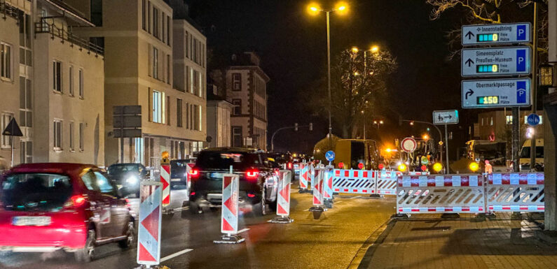 Wasserrohrbruch am Klausenwall in Minden: Geänderte Verkehrsführung wegen unterspülter Fahrbahn