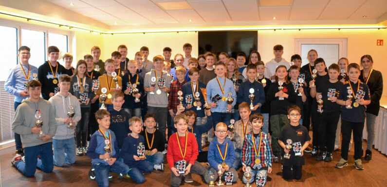 Mittelweserpokal und Motorsport Stadtmeisterschaft Hannover übergeben Pokale der Saison 2022