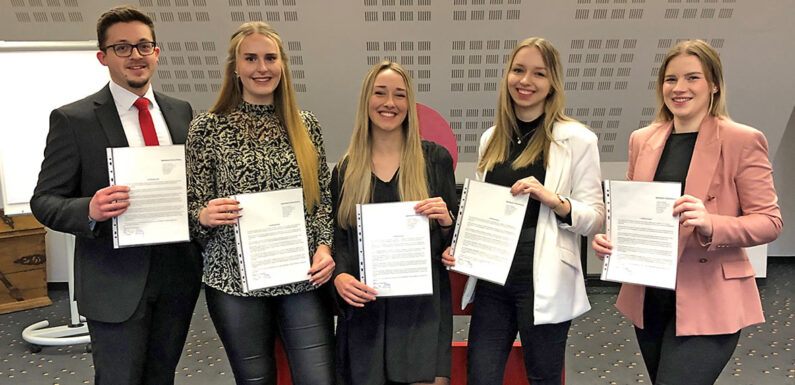 Erfolgreicher Ausbildungs-Abschluss bei der Sparkasse Schaumburg