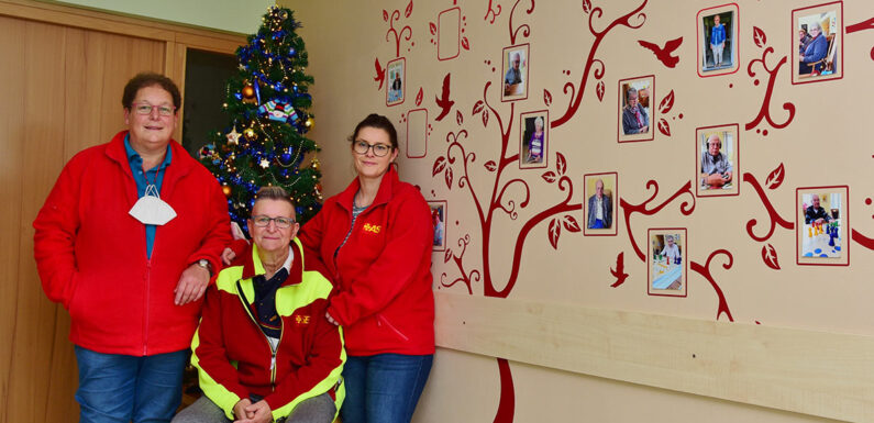 Fotowand erfreut Besucher und Betreuer der ASB-Tagespflege Bückeburg