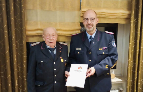 Feuerwehr Nienbrügge: „Urgestein“ Wilhelm Sölter für 70 Jahre Mitgliedschaft geehrt