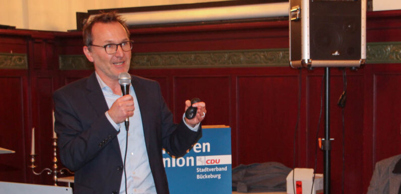 Endspurt aus der Krise hin zur Energiewende: Stadtwerke-Geschäftsführer Dirk Rabeneck referiert über aktuelle Energiepreisentwicklung