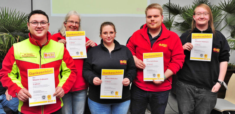 Samariter ehren ihre fleißigsten ehrenamtlichen Helfer: Leon Wienäber mit über 650 Dienststunden an erster Stelle