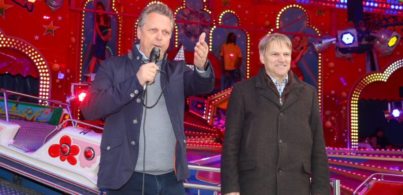 Der Frühjahrskrammarkt 2023 in Stadthagen ist eröffnet: Noch bis Dienstag fröhlicher Trubel auf dem Festplatz