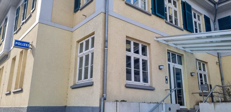 Bückeburg: Nach dem Einkaufen Schaden am Auto festgestellt