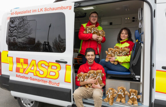 ASB erhält 62 kuschelige Trostspender / Ein Jahr Drehkreuz für ukrainische Geflüchtete