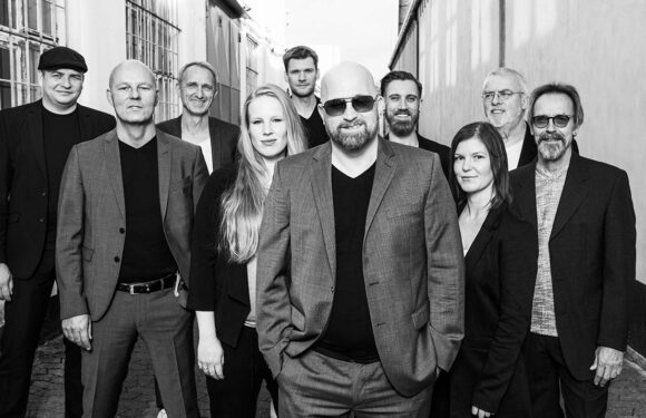 Beim ASB-Bahnhof freut man sich auf die Band „tiefblau“ aus Hannover