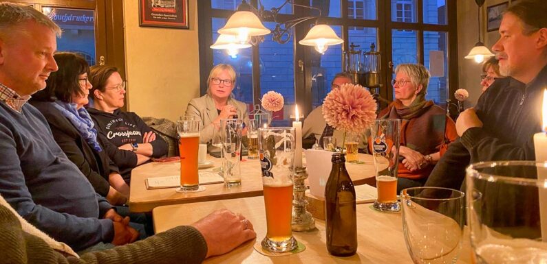 Ampel-Aus, AKW, ausufernde Energiekosten: Ungemütliche Themen bei gemütlichem SPD-Stammtisch in Bückeburg