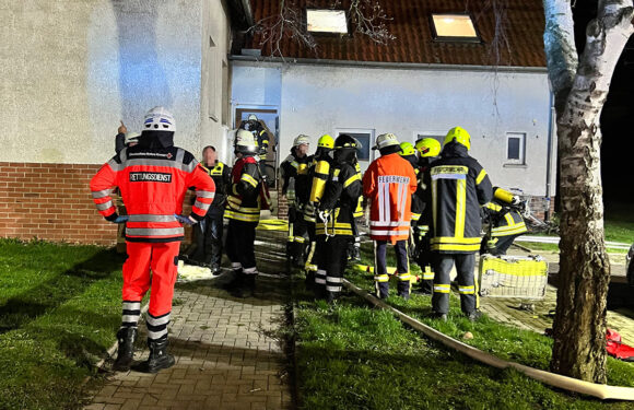 Kirchhorsten: Feuerwehr löscht Brand in Keller