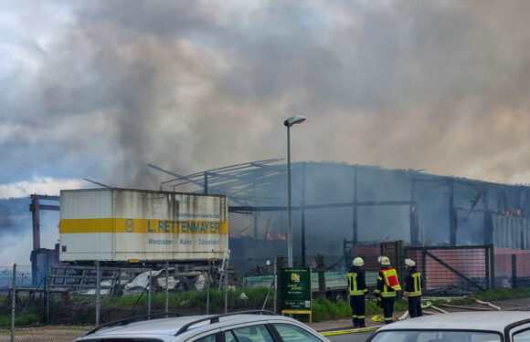 Rehren: Feuerwehren aus dem Auetal, Bückeburg und Rinteln bei Großbrand im Einsatz