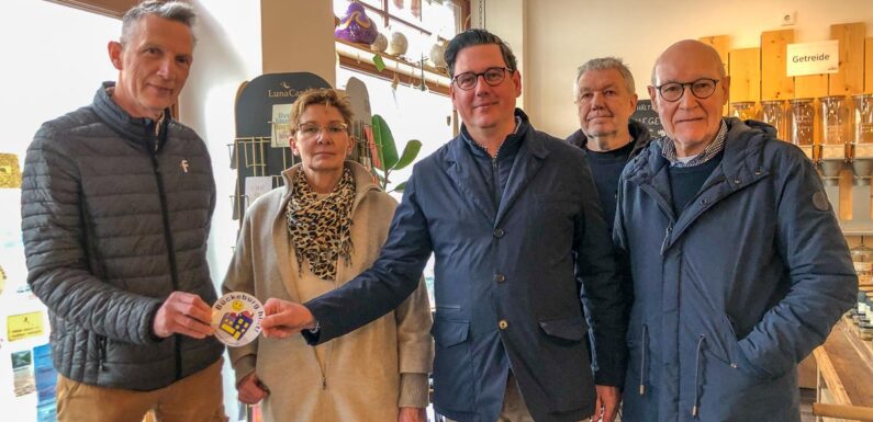 Ein sichtbares Zeichen für Hilfsbereitschaft: Hilfebutton vom Bückeburger Bündnis für Familie