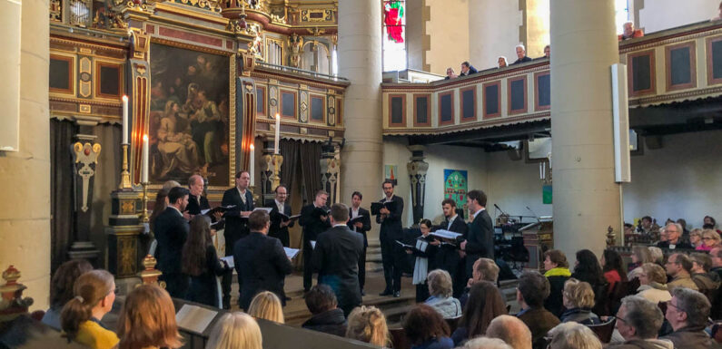 Vokalisten bringen Bückeburg zum Beben: Vox Luminis begeistern mehr als 500 Zuhörer in der Stadtkirche