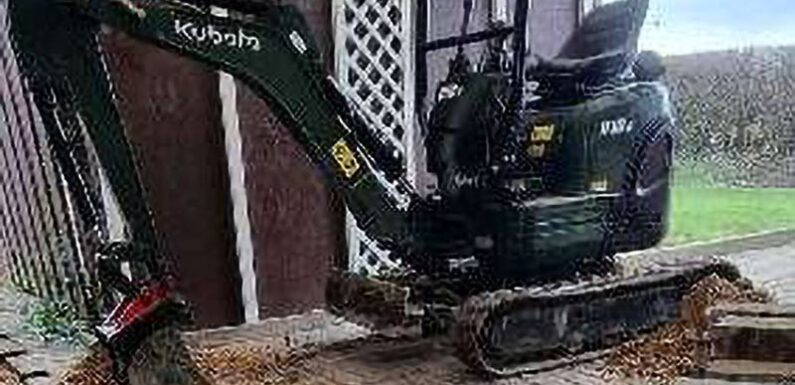 Anhänger mit Minibagger in Lüdersfeld gestohlen