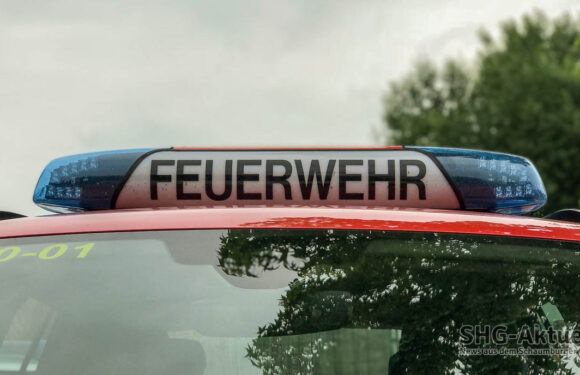 Strohballen und Paletten abgebrannt: Polizei und Feuerwehr gehen von Brandstiftung aus