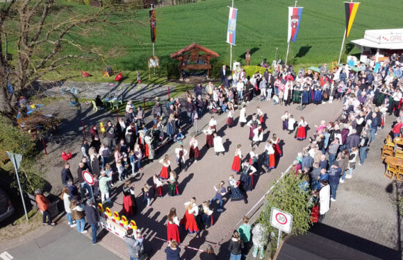 Feierlichkeiten bei Kaiserwetter: Heimat- und Trachtenverein feiert 50-jähriges Jubiläum in Cammer
