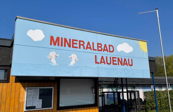 Chlorgasgeruch im Freibad: Feuerwehr evakuiert Mineralbad Lauenau