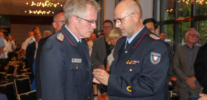 Landesfeuerwehrverband überreicht Klaus-Peter Grote Ehrennadel in Gold
