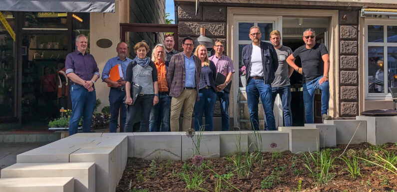 Bückeburger Linden haben mehr Platz und die Innenstadt hat neue Sitzgelegenheiten