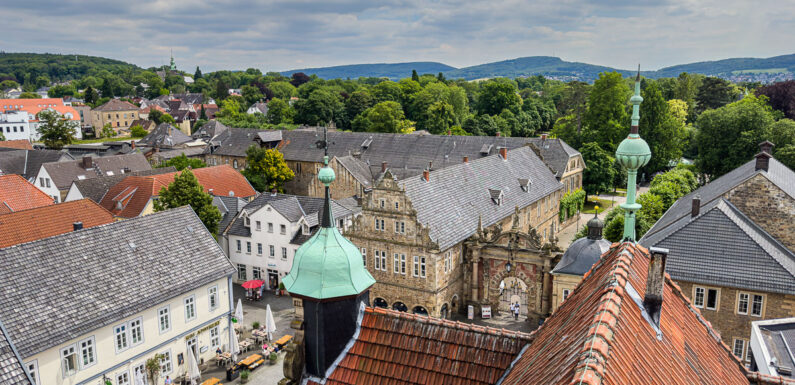 „3000 Schritte und mehr“: Mit Bürgermeister und Bürgerstiftung Schaumburg hoch über den Dächern von Bückeburg