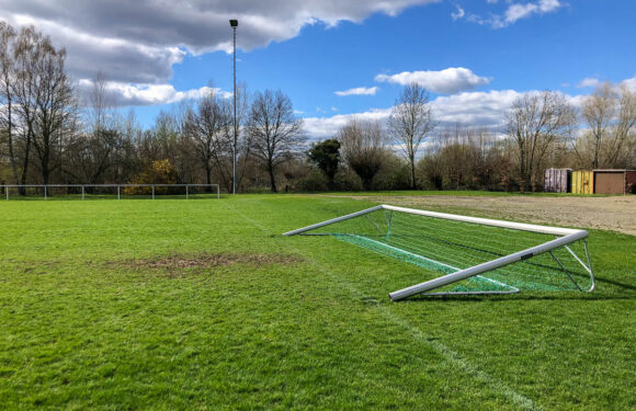 Eveser Sportplatz bekommt Ausbesserung: Nutzung regulieren und früher wässern