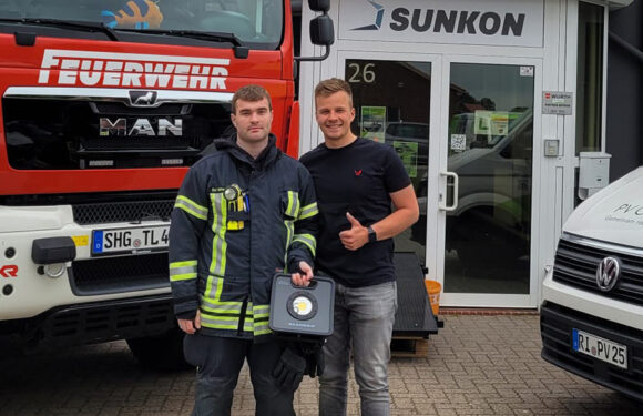 Feuerwehr Sachsenhagen erhält zwei LED-Strahler als Spende