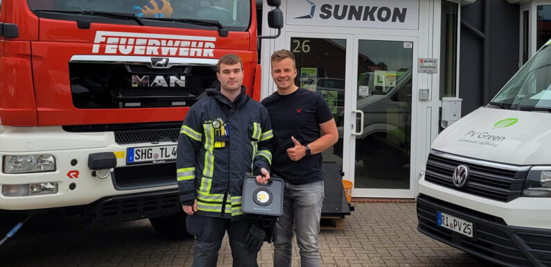 Feuerwehr Sachsenhagen erhält zwei LED-Strahler als Spende