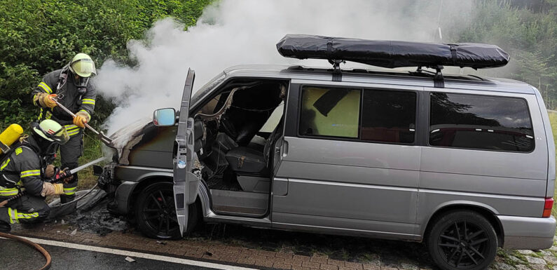 Luhden: Feuerwehren löschen brennenden VW-Bulli