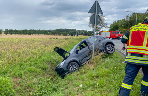 Feuerwehren rücken zu Verkehrsunfall in Bergkirchen aus
