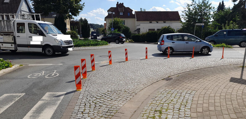 Bückeburg: „Leitboys“ am Kreisverkehr sollen Unfallschwerpunkt entschärfen