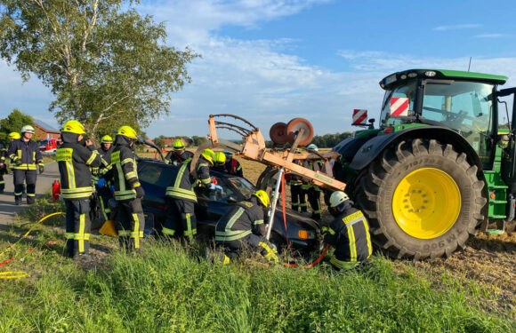 Verkehrsunfall als Alarmübung in Nienbrügge