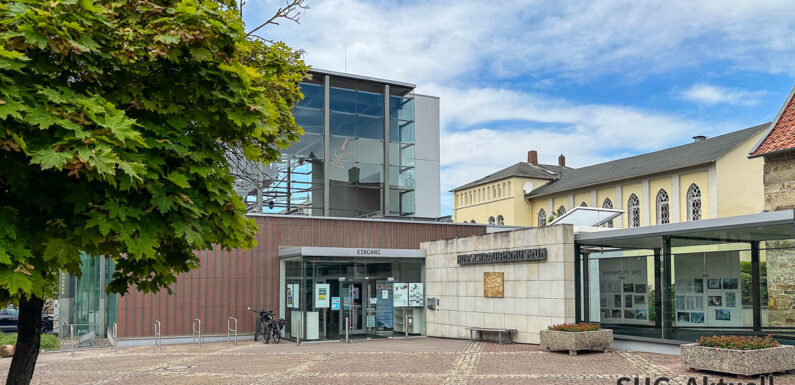 Poetry Slam macht Stadtradeln: Ein literarischer Wettbewerb im Hubschraubermuseum  