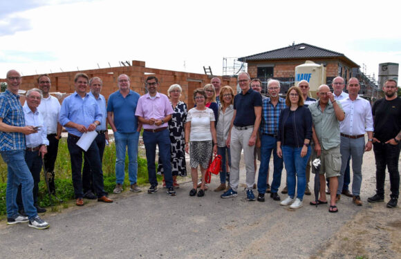 Kalte Nahwärme: SPD/FDP-Gruppe besichtigt CO2-neutrales Baugebiet in Auhagen