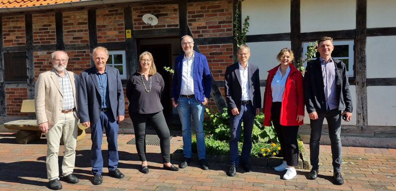 188.000 Euro für Lauenhagen: Landesbeauftragte Frauke Patzke übergibt Förderbescheid an Gemeinde