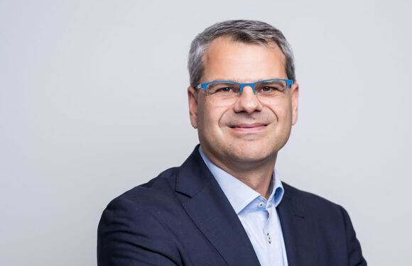 Kandidat für die Bischofswahl stellt sich vor: Dr. Oliver Schuegraf predigt in Seggebruch