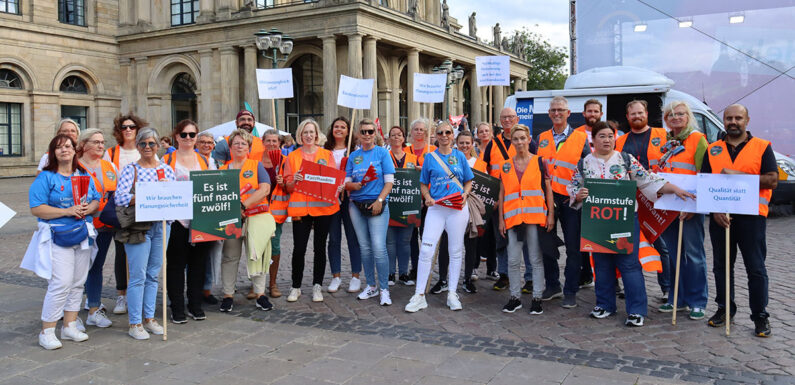 Mitarbeiter des Klinikums Schaumburg beteiligen sich an Aktion „Alarmstufe rot“