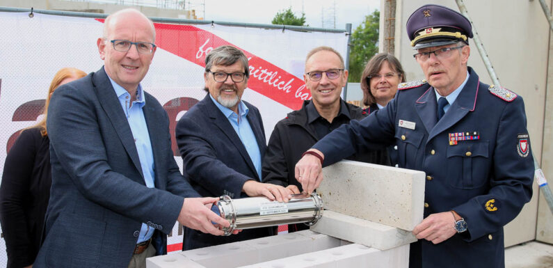 „Investition in Sicherheit und Bevölkerungsschutz“: Offizielle Grundsteinlegung für Erweiterung der Feuerwehrtechnischen Zentrale