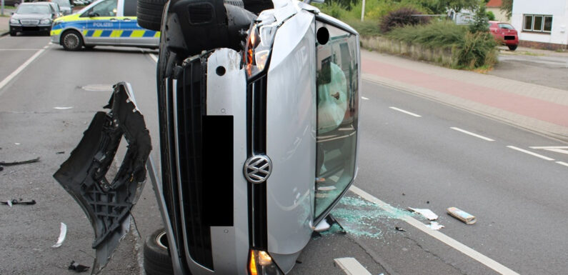 Bückeburger kippt mit seinem VW Golf auf die Seite