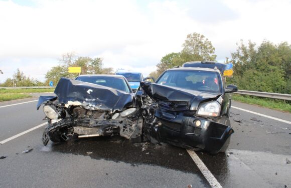 Zwei Verletzte bei Unfall auf der B482
