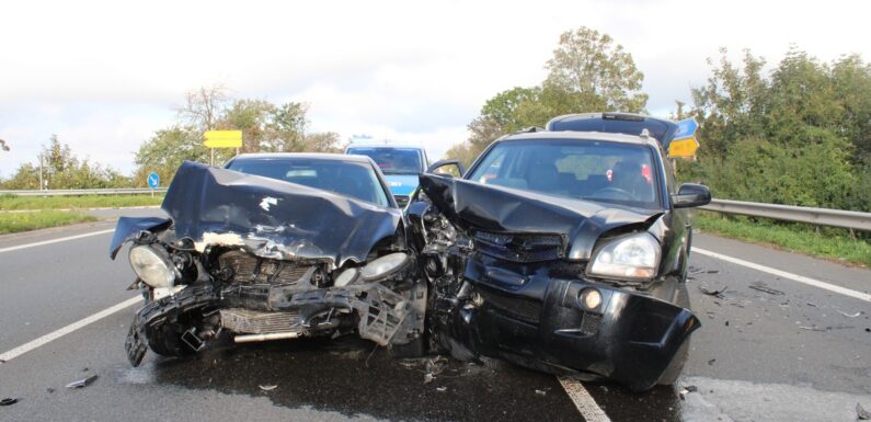 Zwei Verletzte bei Unfall auf der B482